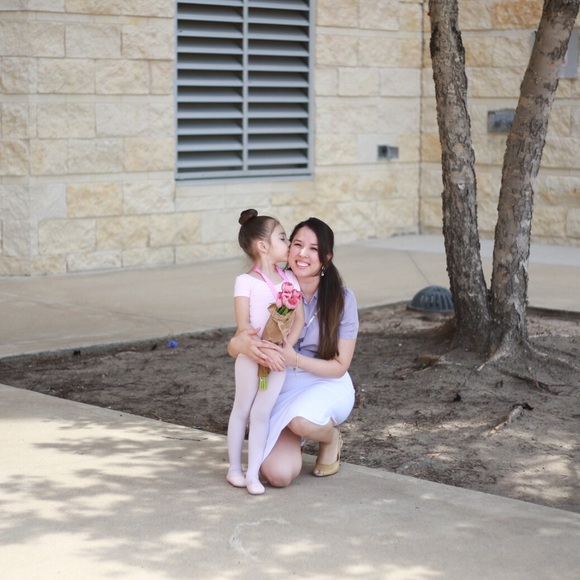 Meet your Posher, Daniela - Picture 2 of 4